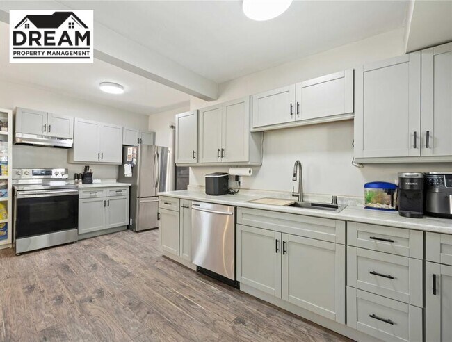 Photo - 105 Vidal St S