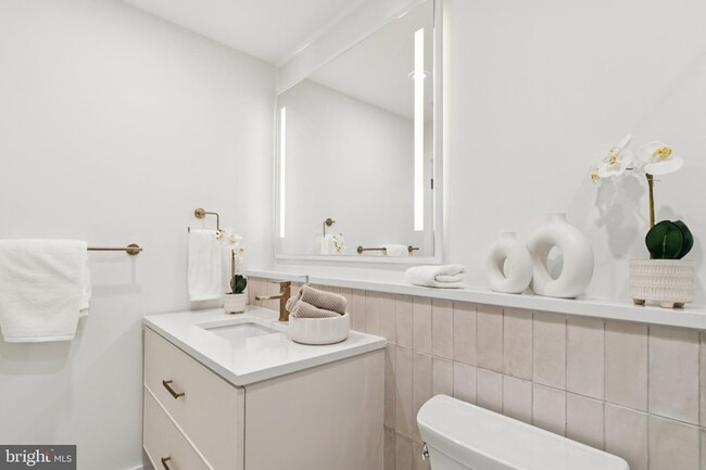 Photo - 30 W Allens Ln Unit 222