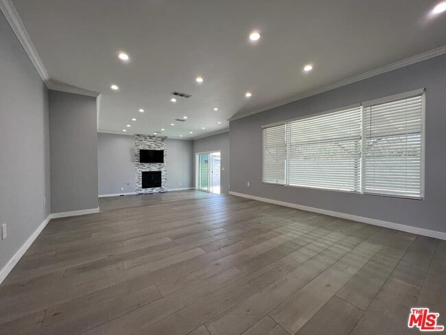 Building Photo - 11243 Lull St