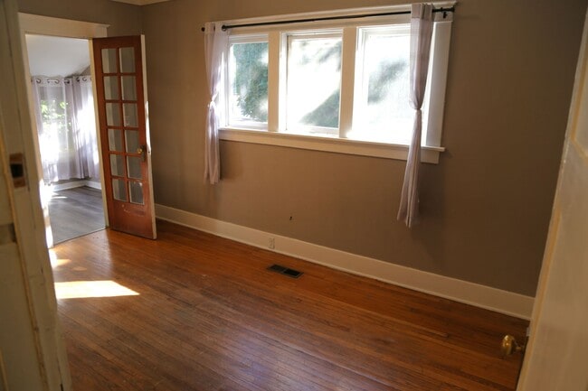 Photo - 955VanB Unit Main floor