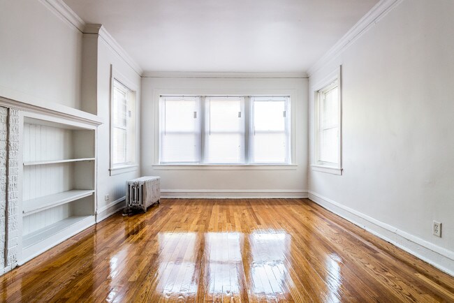 Photo - 7801-11 S Yates Blvd