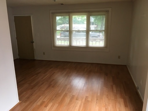 703/705 Lee Ct