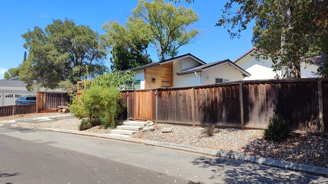 Building Photo - 12551 Sumner Dr Unit #B Rental