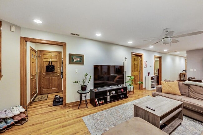 Photo - 2911 N Talman Ave Unit 1