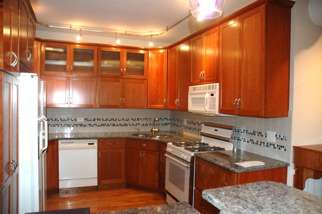 Granite countertops - 525 N Ada St Unit 47