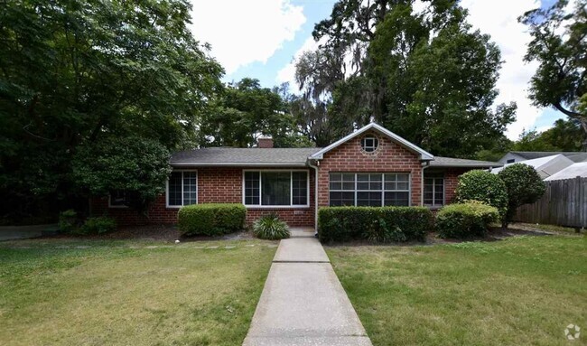Building Photo - 3/2 Forest Park - Walking distance to UF Rental