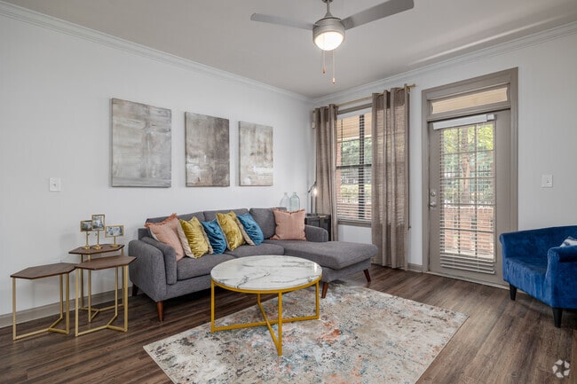 2BR, 2BA - 1,185SF - Living Room