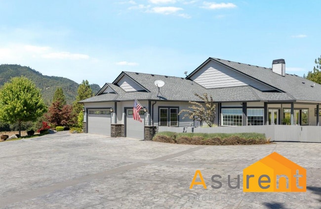 Building Photo - Peaceful Country Living- 3 Bedroom- 3 Full Bathroom Home in Rogue River