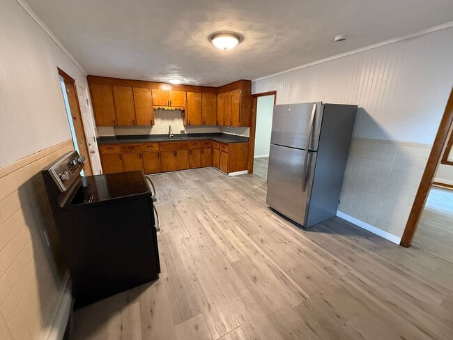 Building Photo - 59 Cross St Unit 1R Rental