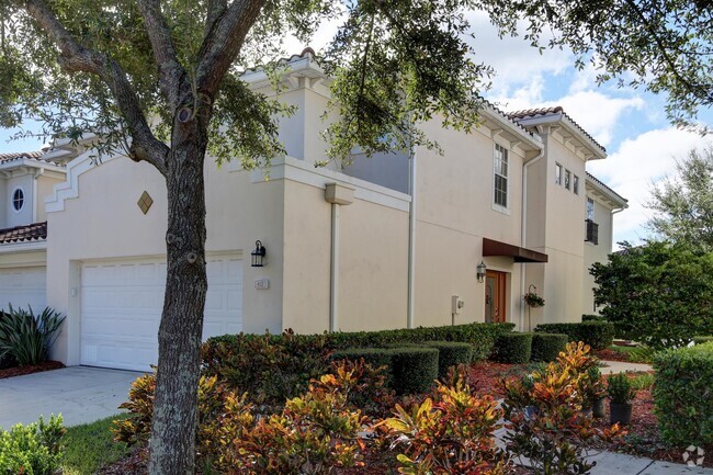 Building Photo - 3 Bed 2.5 Bath Townhome in Gorgeous Gated ...