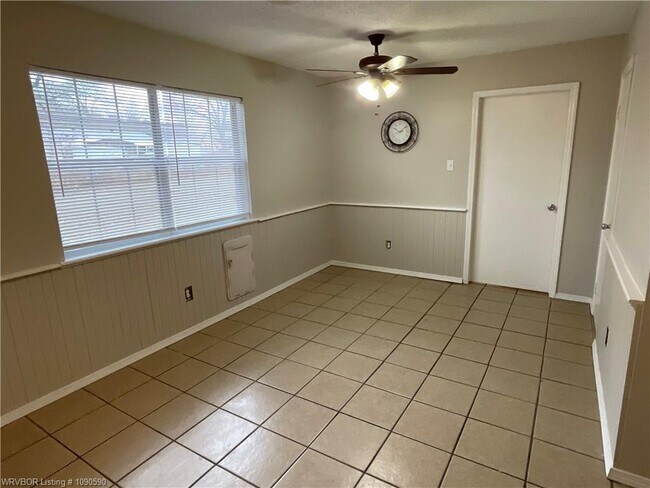 Photo - 1107 N St