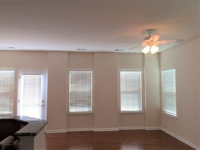 Photo - 2416 Silverthorn Dr