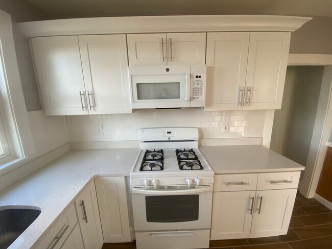 Building Photo - 39 Waterhouse St Unit 2R