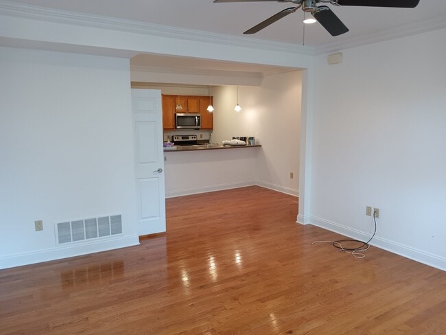 Photo - 152 Hallock St Unit 2