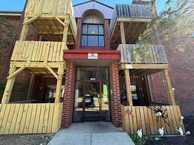 Photo - 1360 Brook St Unit F