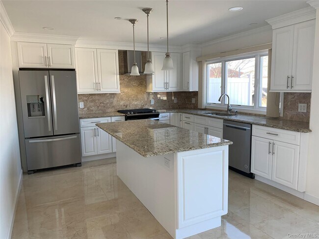 Photo - 97 Gainsborg Ave E