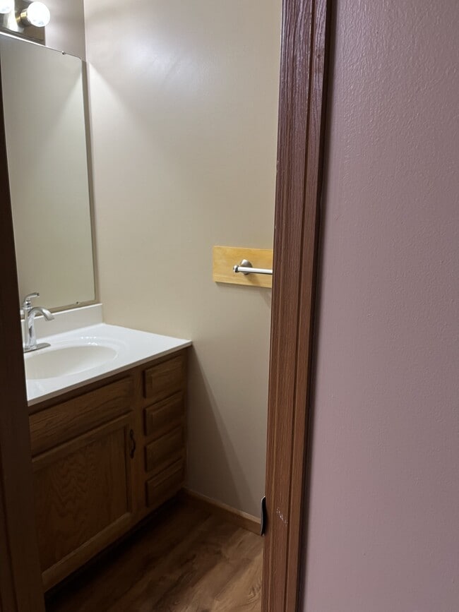 1585 Windridge Pl Unit B