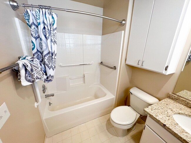 Photo - S207 Renovated Studio Apartment! Utilities Included!