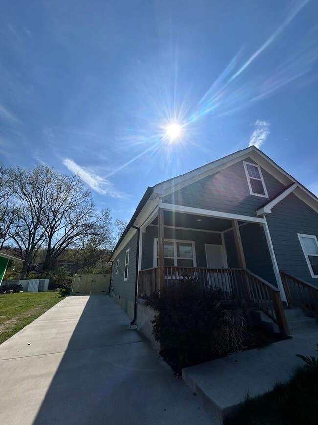 Photo - Charming 3 bed, 2 bath home! Fully fenced in, HUGE laundry room!
