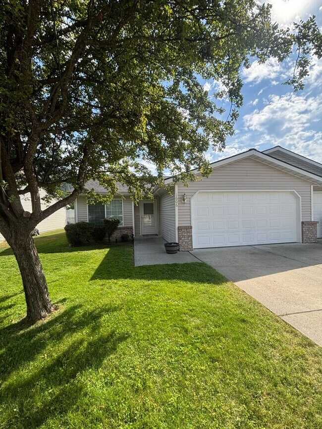 Photo - 1606 E Best Ave