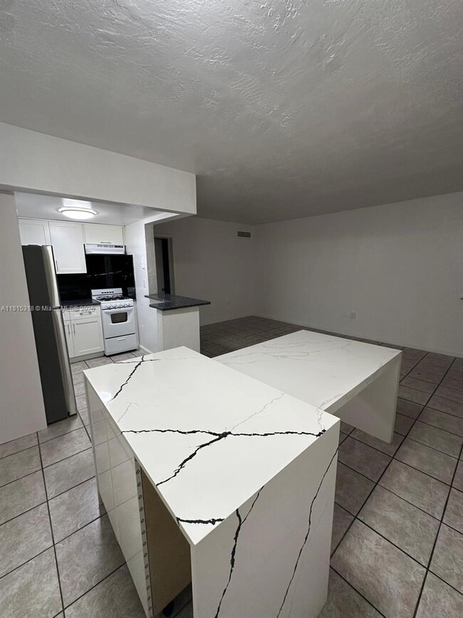 Photo - 1230 W 54th St Unit 325A