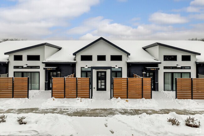 Photo - Ramblewood Suites