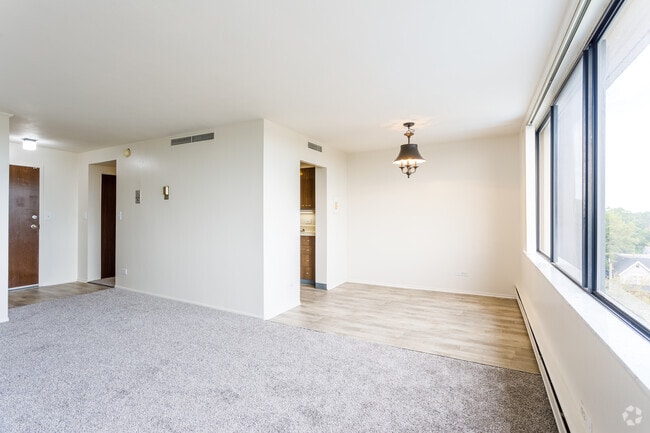 2 BR, 2 BA - The Tuscany, 1090 SF