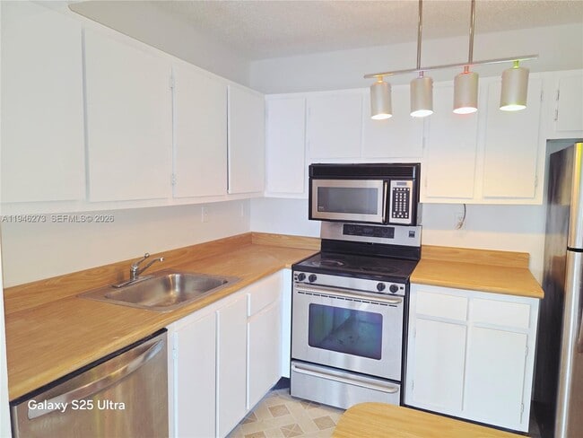 Photo - 20130 NE 3rd Ct Unit 6