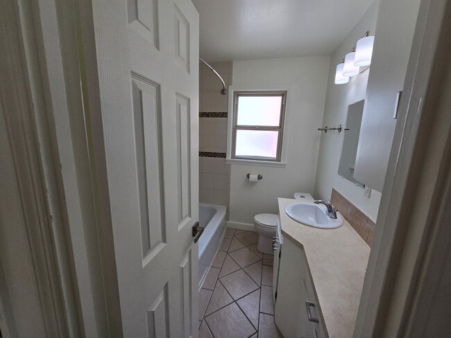 Photo - 1348 W 29th St