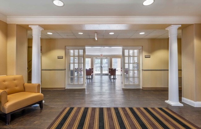 Furnished Studio-Chicago - O'Hare - South