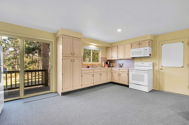 Photo - 27927 Circle Dr