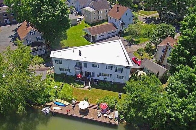 Unique 110 Yr Old Triangle Shaped Home on the Erie Canal - 20 Roselawn Ave Apartments Unit #2