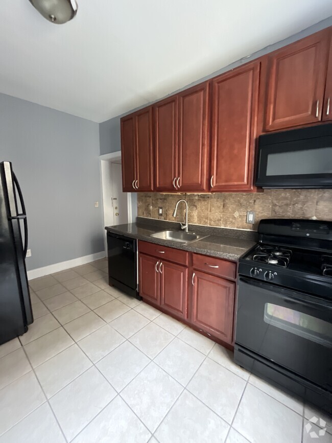 Building Photo - 1088 Kennedy Blvd Unit 8 Rental