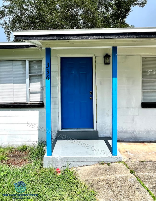 Photo - Gorgeous 3 bedroom / 1.5 bathroom home ready for rent in Orange Park.