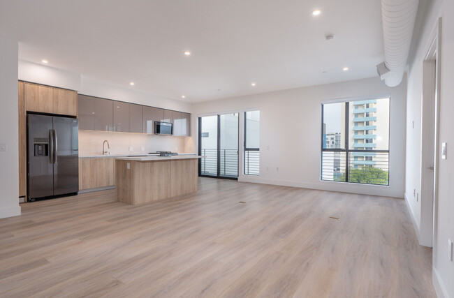 The Alon SM - The Alon SM Apartments