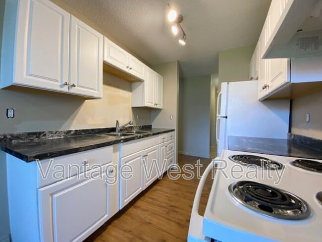 Photo - 875 Badke Rd