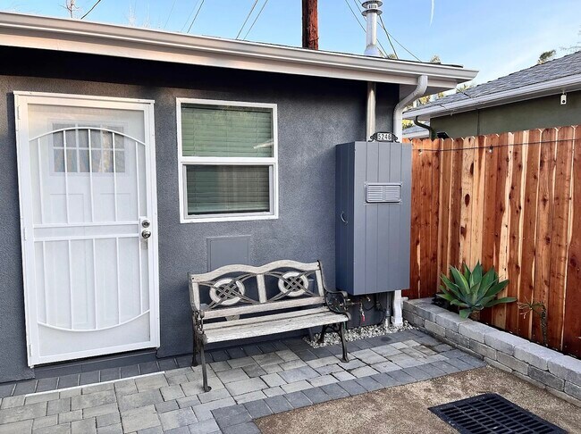 Photo - 5246 Canoga Ave