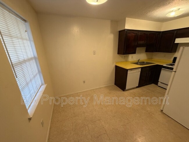 Photo - 12200 Candelaria Rd NE Unit B