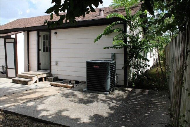 Building Photo - 7120 Avenue O Rental