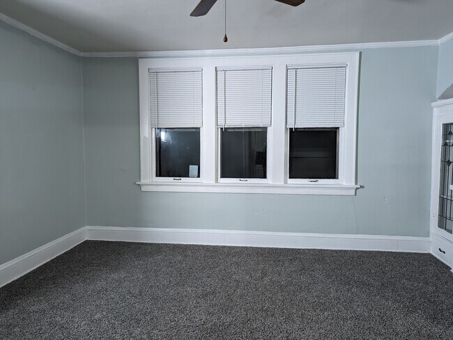 Dining Room - 820 W Glendale Ave