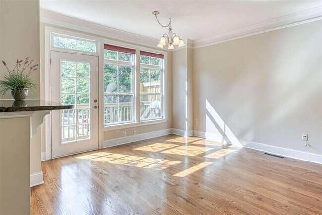 Photo - 5480 Glenridge View NE
