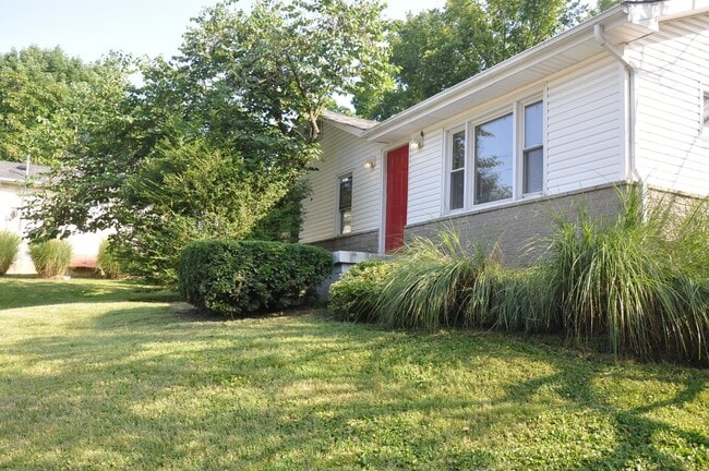 1211 Devonshire Ave