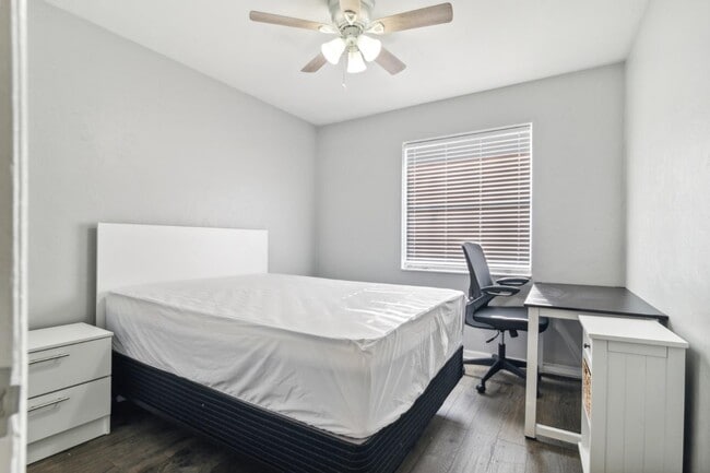 Building Photo - 2118 SW 69th Dr