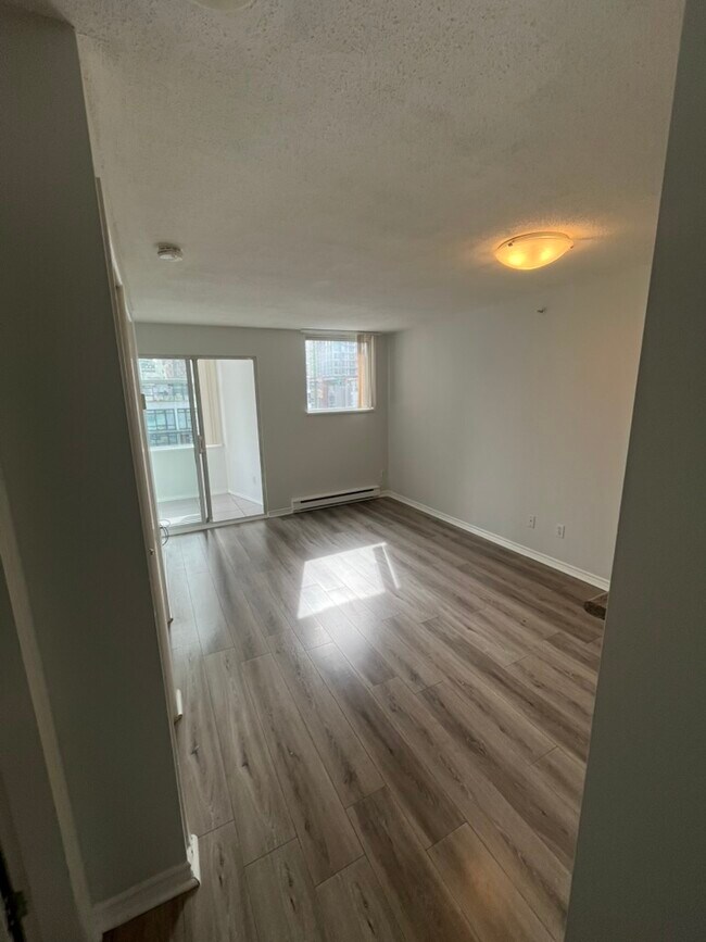 Photo - 1278 Granville St