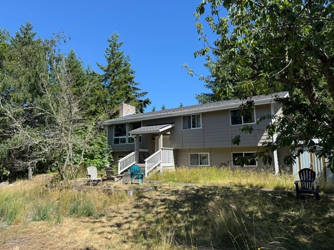 Building Photo - 4 Bedroom, 2 Bath, 2 Story Home For Rent i...