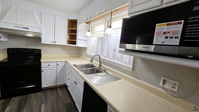 Photo - 2819 Northwoods Dr N