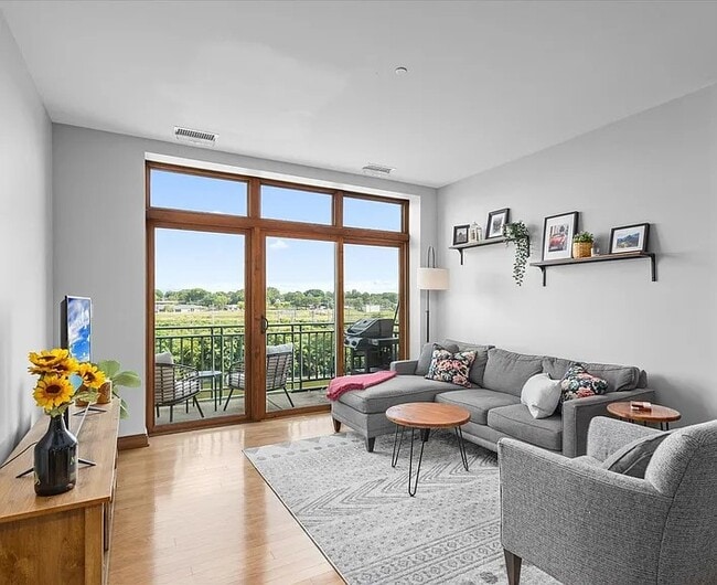 Photo - 160 S River St Unit 409