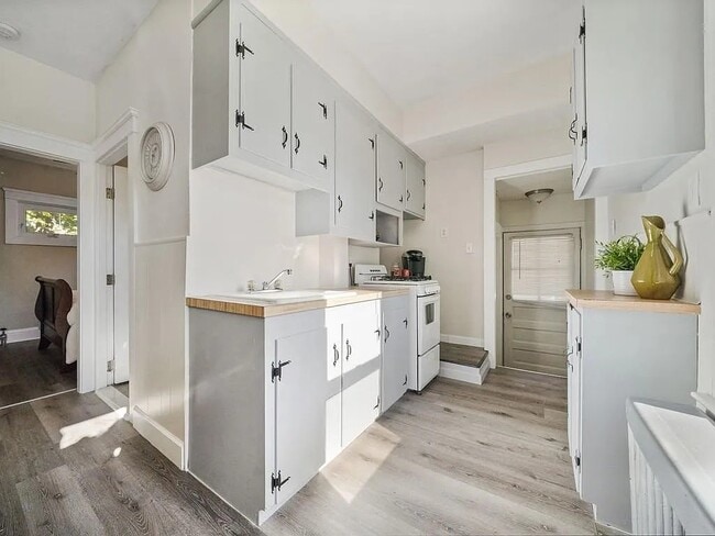 Photo - 17 Rhodes Ave