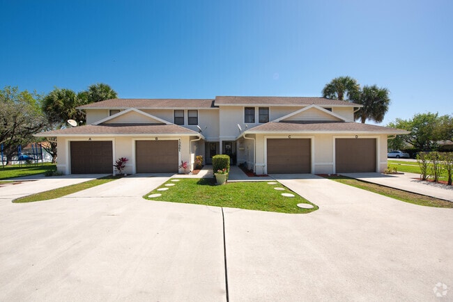 Building Photo - 13861 Folkestone Cir Rental