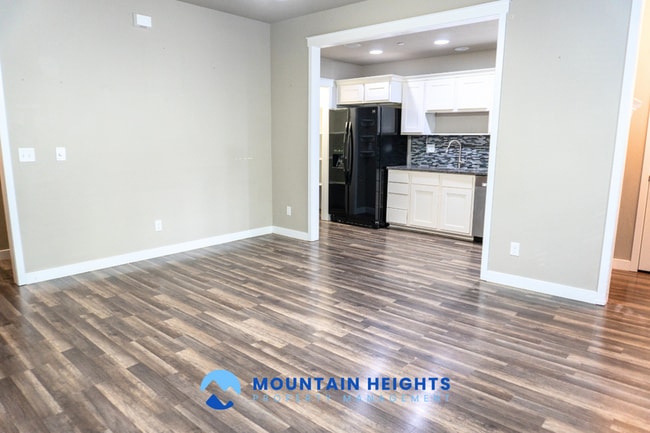 Photo - 858 Cecina Ct